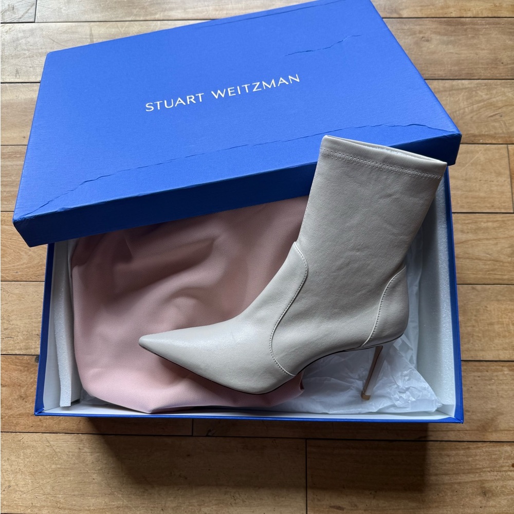 NWT Stuart Weitzman Ivory Pointed-Toe Stiletto Ankle Boots Sz 8 - Picture 4 of 5